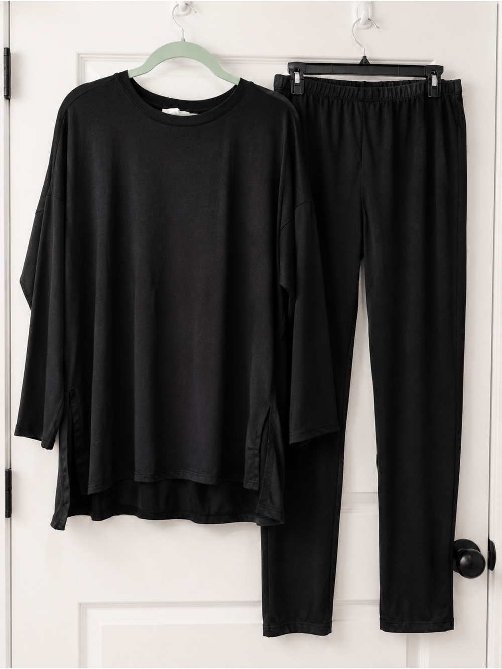 Zenana NWOT buttery soft lounge outfit in a size XL. The softest cozy set 🖤 - Picture 2 of 5